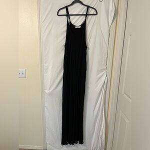 Lacozy black wide leg jump suit with pockets. Adjustable straps